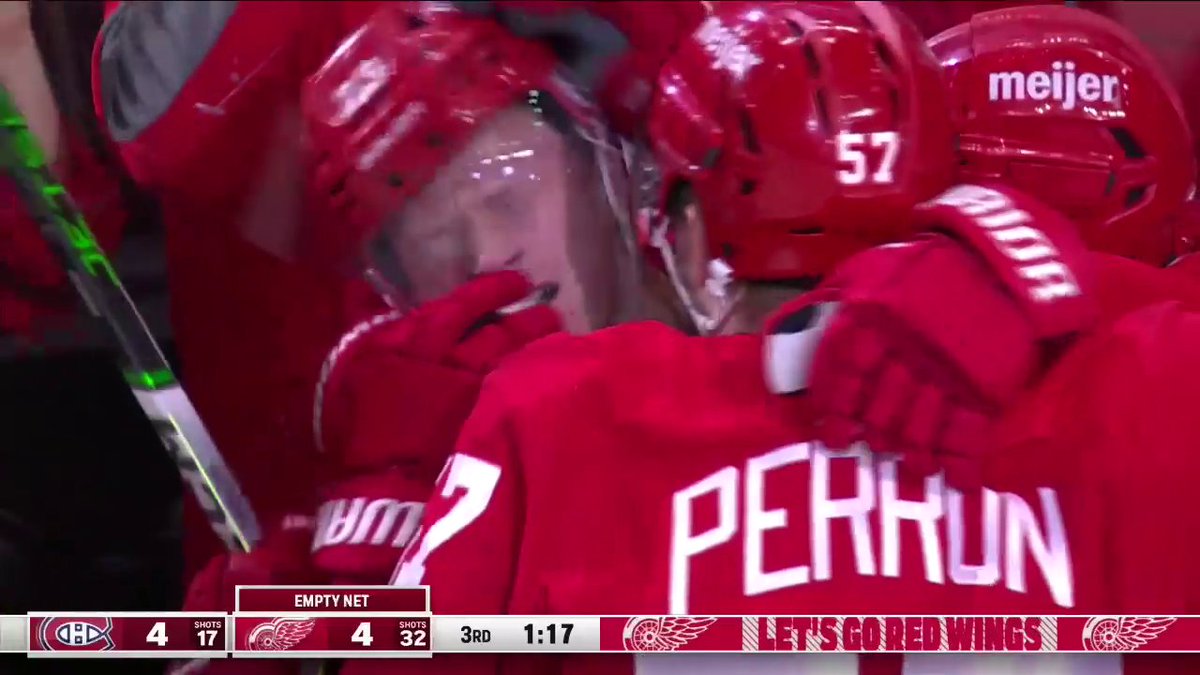 The Detroit Red Wings needed at least one point tonight to keep their #StanleyCup Playoffs hopes alive... and the sequence that tied the game to force OT was pure THEATER. 🍿