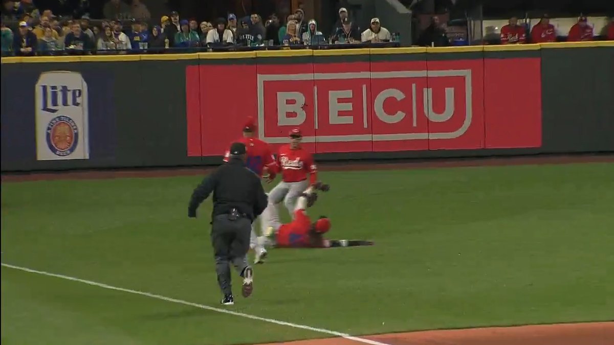 There's only one shortstop who makes this play and his name is Elly De La Cruz. Elly De la cruz