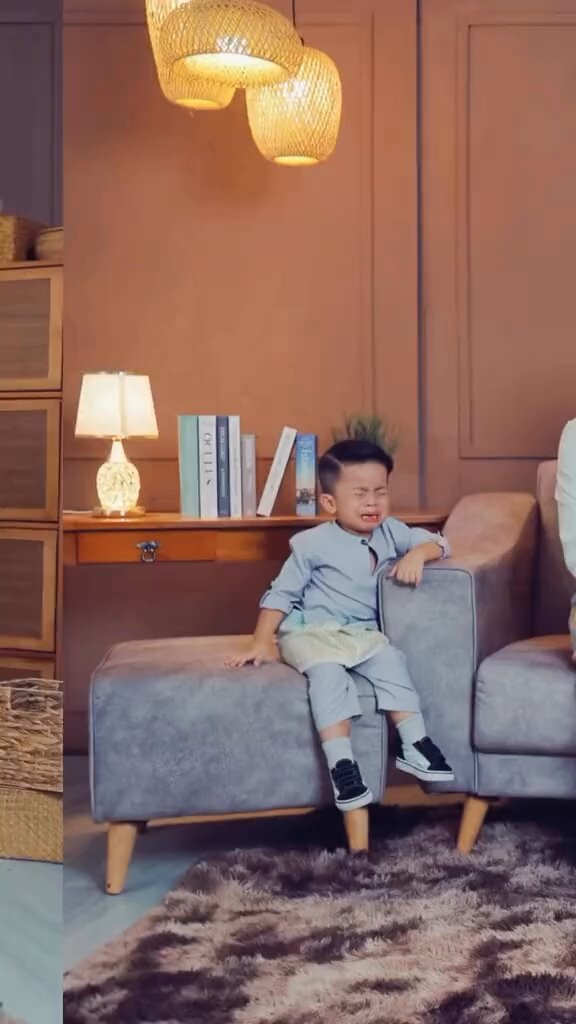 Pedulikan dorang mau nangis, penting gambar mommy daddy on point 😂