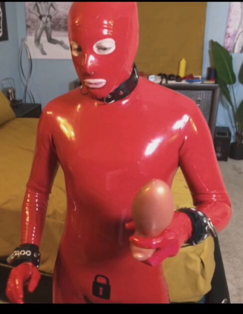 New SquarePegToys XL Egg plug. Took training but here Iis my reaction to it going in for just the 2nd time. It's driving my prostate crazy. #bigtoy #tightlyrubberd #latexgimp #trappedinlatex #chastity #lockedinrubber #redgimp
