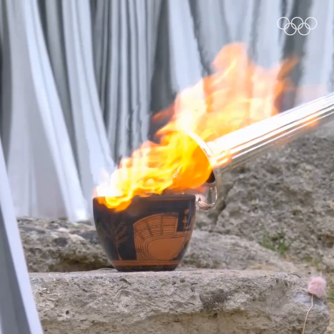 ¡La llama olímpica de Paris 2024 ya está encendida! 🔥🇫🇷 Revive lo mejor de la Ceremonia de Encendido que se llevó a cabo en la mítica ciudad de Olimpia. 🇬🇷 #Paris2024 #JuegosOlímpicos