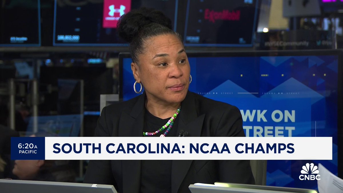 Post up at Post 9! 🏀 South Carolina Women's Basketball head coach dawnstaley and player Kamilla_Cardoso join Carl Quintanilla, David Faber &amp; Michael Santoli at the NYSE 🏛 to talk the game plan for women's basketball.
