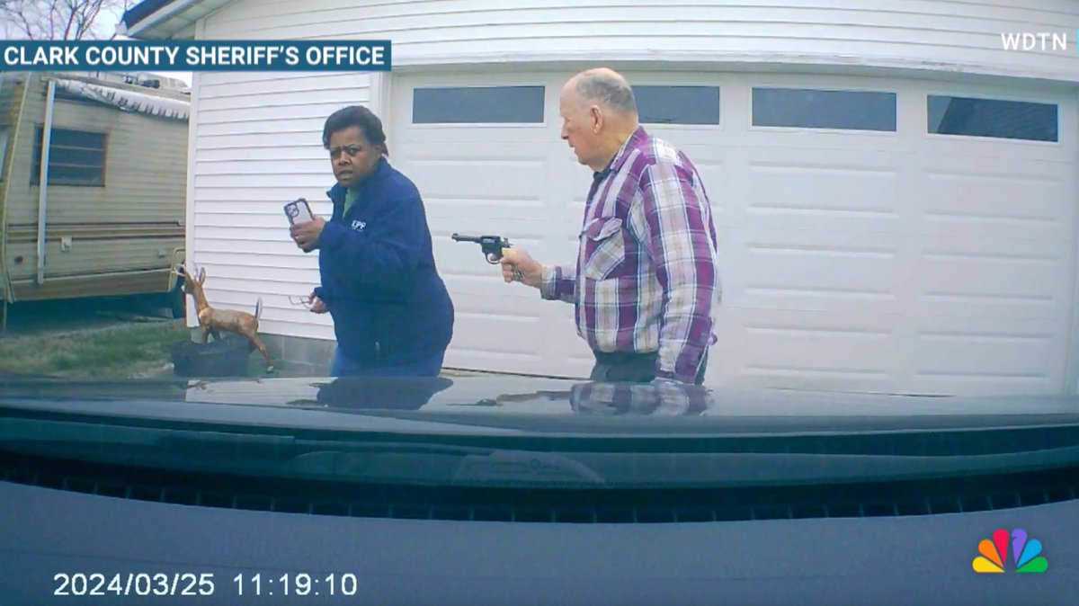 Heartbreaking! 💔 An 81-year-old Ohio man, now indicted on murder charges, shot and killed Uber driver Loletha Hall at his home. He mistakenly believed the 61-yo driver was working with a scammer. Officials say the victim was sent to the home by the same scammer.