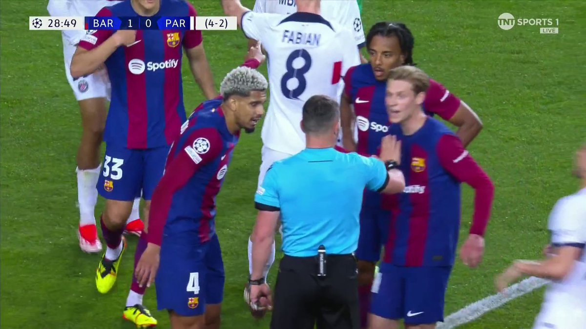 Ronald Araújo is shown a straight red for bundling over Bradley Barcola 🟥 A HUGE moment in the tie between Barcelona and PSG! #UCL 📺 TNT Sports & discovery+ UK