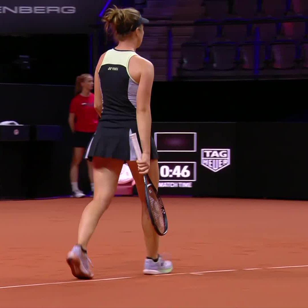 Just Linda Noskova cracking 3 return winners against Ostapenko ♨️ #PorscheTennis