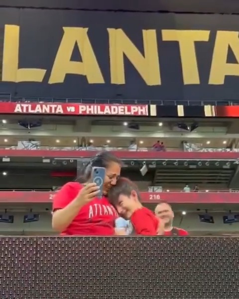 This moment between Brooks Lennon and a young supporter on his birthday will warm your heart 🥹❤️