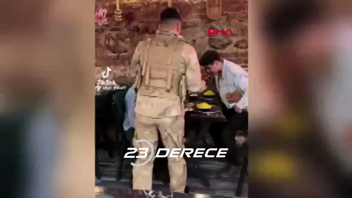 ➖ İstanbul’da bir restoranda askeri üniforma ile servis yapıldığı anlara ait görüntüler sosyal medyada tepki çekmişti görüntüler ile ilgili başlatılan inceleme sonrası 3 kişi gözaltına alındı.