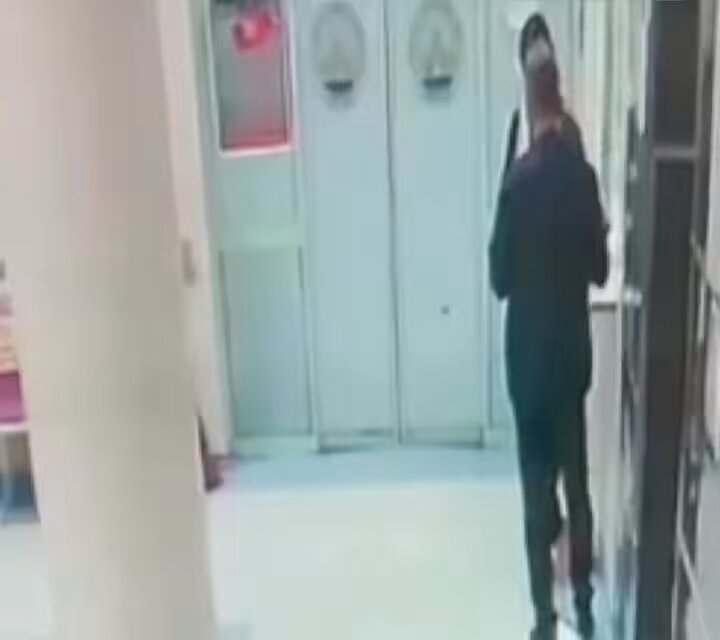 Edirne de psikopatın biri kadın doktoru darbediyor, şu görüntüler artık beni çok rahatsız ediyor. Şiddetin her türlüsüne karşıyız . Görmek istemiyorum. Umarım adam tutuklanır. #SONDAKİKA #deprem #KOZAA #HalaMadrid #BORSA #fight #Dubai #dubairain