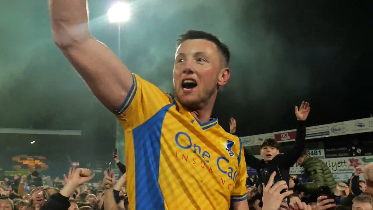 🙌 6 minutes 46 seconds of full-time pitch celebrations #Stags 🟡🔵