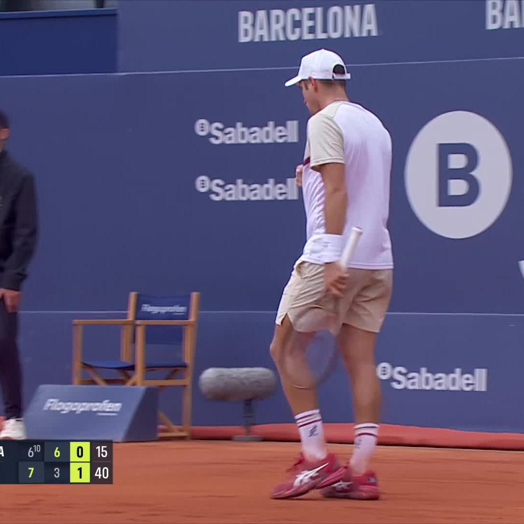 The banana backhand 🍌 How did Dusan Lajovic get this ball to land in?! 😳 #BCNOpenBS