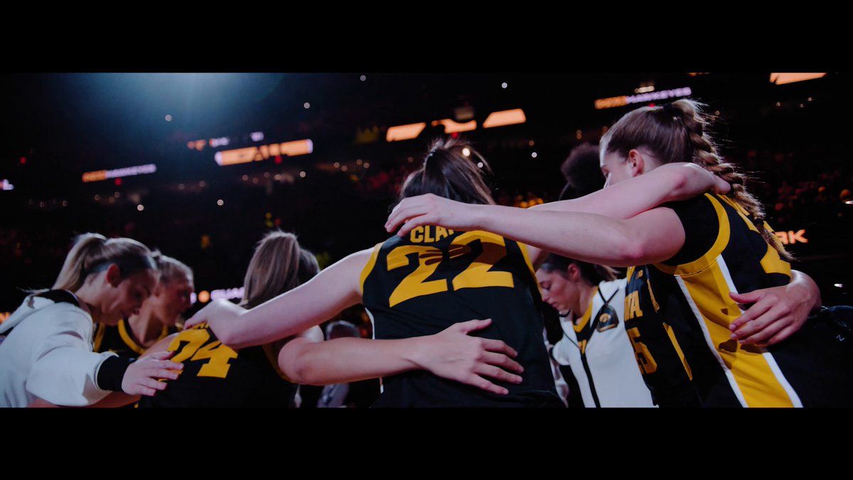 𝗙𝗼𝗿𝗲𝘃𝗲𝗿 𝗙𝗮𝗺𝗶𝗹𝘆 💛🖤 #Hawkeyes