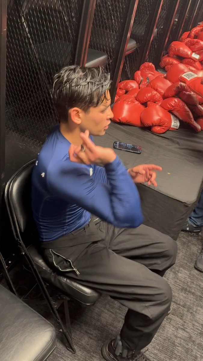 Super Ry 🤩 Who wants a glove? #HaneyGarcia | LIVE on DAZN PPV April 20 PRESS CONFERENCE 🔗