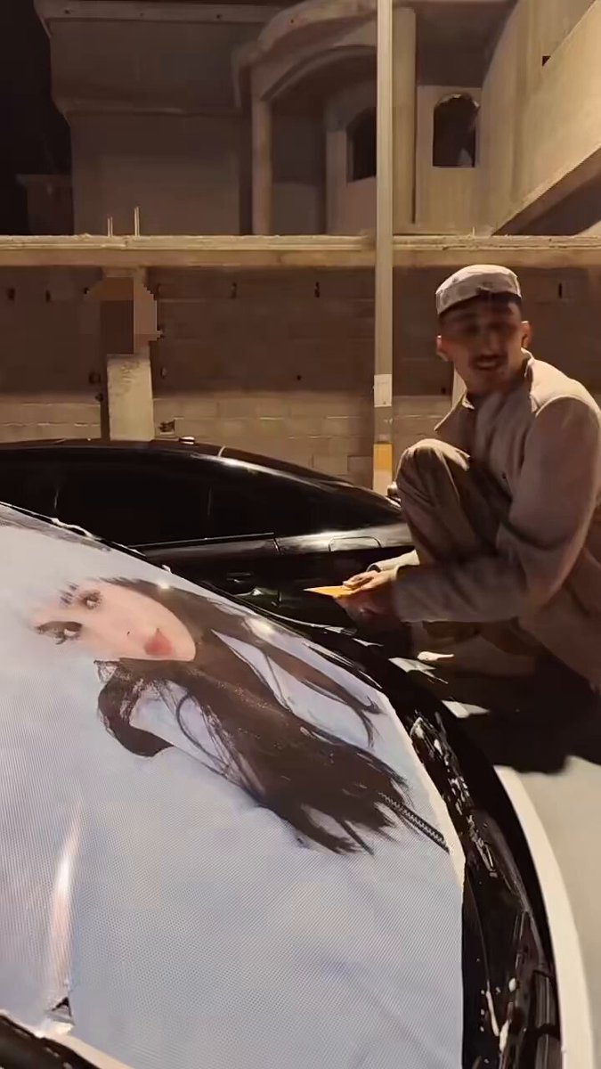 اقسم بالله الطعوس ذول مصيبه حبيبته مرسله له صورتها وذا طابعها على السياره