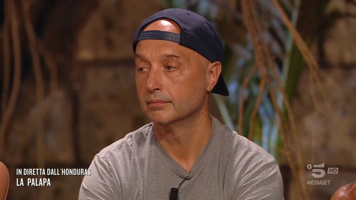 "Lo sai qual è la differenza tra me e te? Io mi occupo di Caravaggio e tu di squacquerone" Tanta stima per la reazione di Bastianich #isola