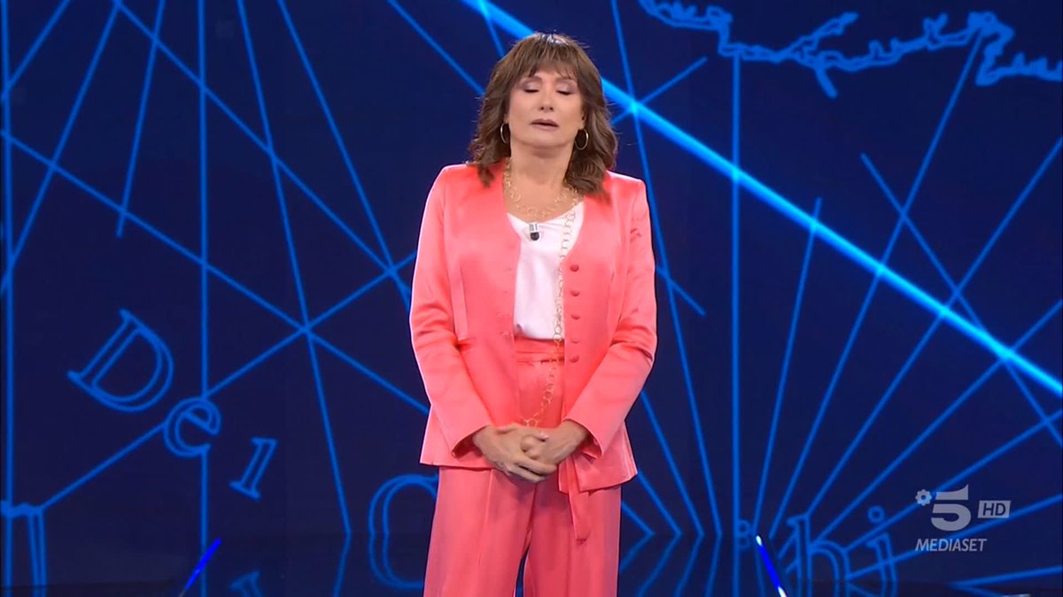 A seguito di comportamenti non consoni e vietati dal regolamento, Francesco Benigno è stato escluso da “L’Isola dei Famosi"! #Isola