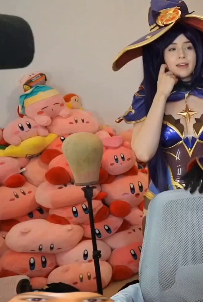 God, she is so thiccc!!