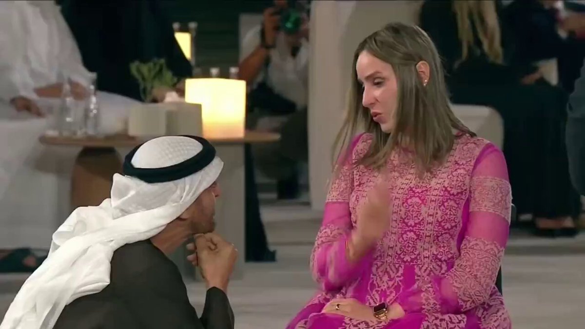 سيدي رئيس دولة الامارات 🇦🇪 يستمع لإيمان الصفاقسي التي ساعدت أشخاصاً خلال حريق في مبنى سكني بالخالدية وتعرضت لإصابة ويكرمها على شجاعتها المجتمع الاماراتي 🇦🇪 والد الجميع يكرم المخلصين الثقافة الاماراتية مفيدة