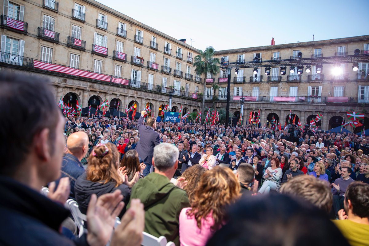 .@PereAragones: «Harán lo posible y lo imposible para frenar el cambio. Los de siempre trabajarán incansablemente para que nada cambie». A romper inercias, romper tendencias, romper silencios, a gobernar para las mayorías y a GANAR. A guanyar! Irabaztera! #AldaketaDaOrain ✊
