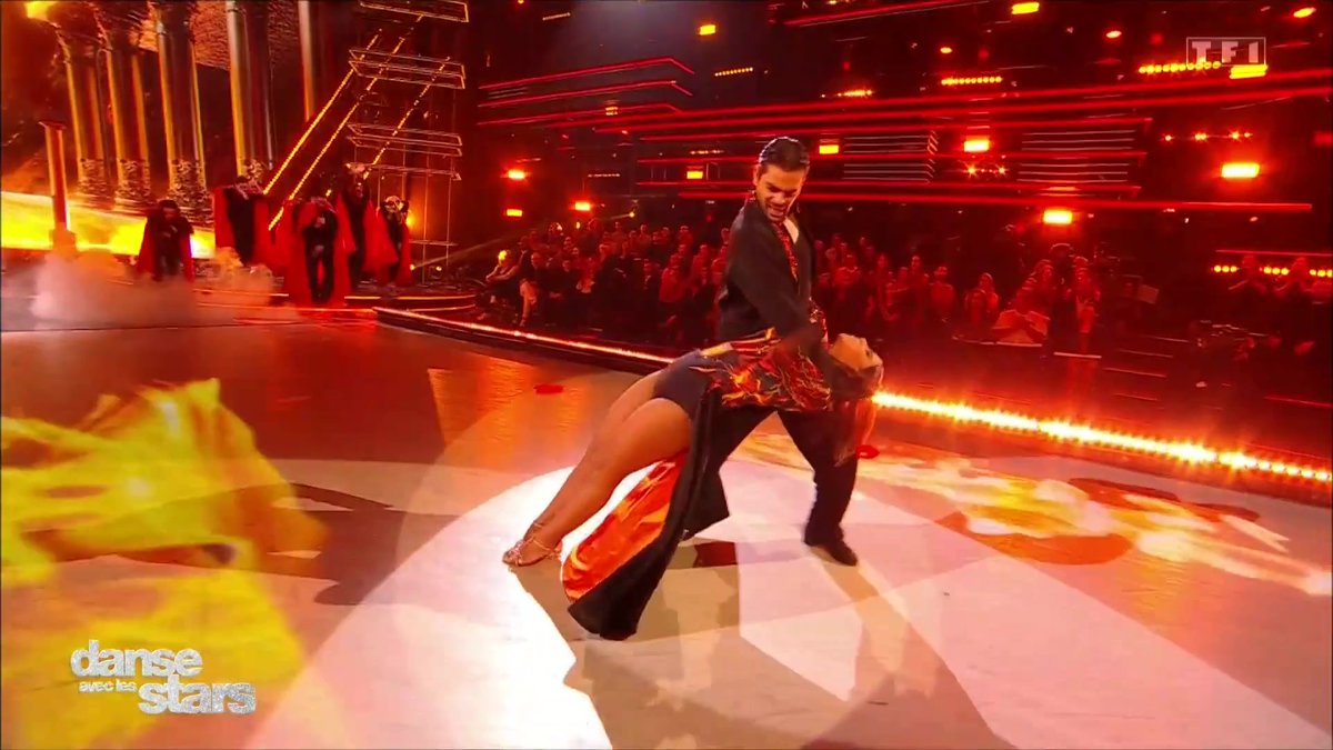 #DALS Inès Reg et Christophe Licata nous subjuguent sur un paso doble puissant ! 🔥 Pour suivre le Live ▶️