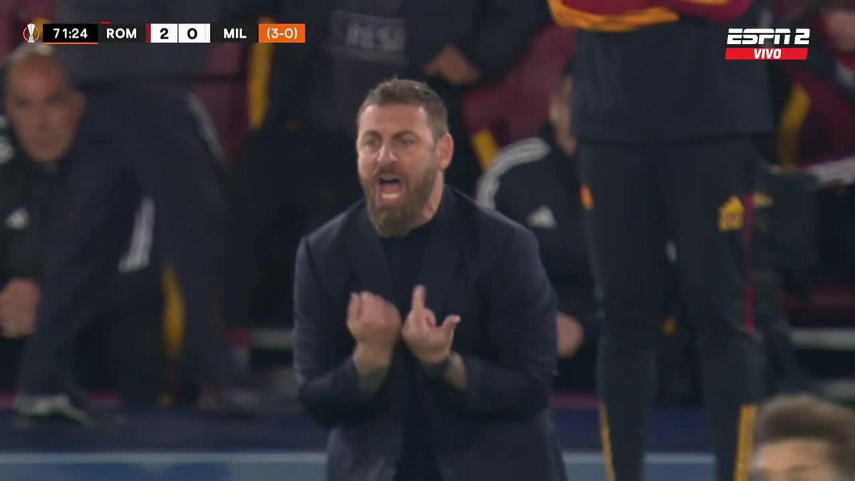 JAJAJA, la reacción de De Rossi cuando Llorente le fue a preguntar cuánto iba es espectacular. Cine. 🇮🇹😅