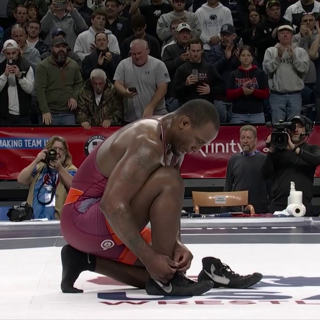 A standing ovation for a wrestling legend. 👏 2016 Olympic bronze medalist J’Den Cox leaves his shoes on the mat. #WrestlingTrials24