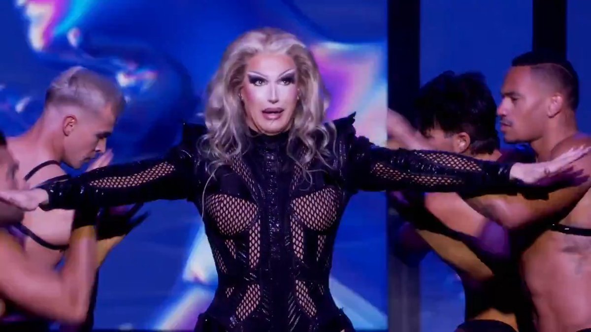 She got the body-ody-ody-SUIT! 🤭 ⭒ #TeamPlaneJane #DragRace