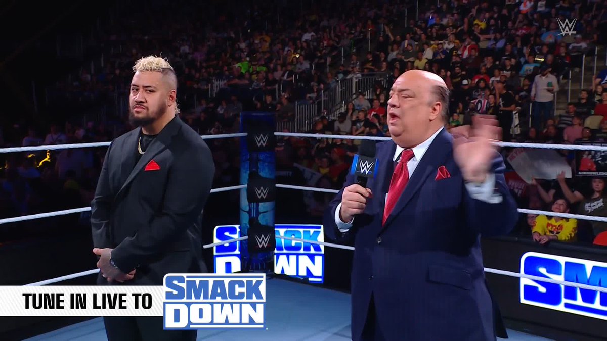 SOLO SIKOA JUST RIPPED THE MIC OUT OF THE WISEMAN'S HANDS... 😳 #SmackDown