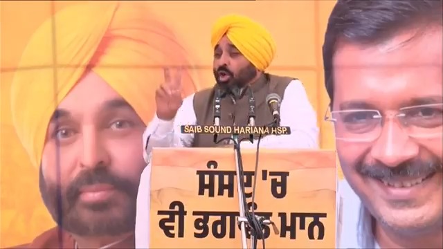 ਪੰਜਾਬ ‘ਚ ਸਵਾ 2 ਸਾਲਾਂ 'ਚ ਹੀ ਨੌਜਵਾਨ ਮੁੰਡੇ ਕੁੜੀਆਂ ਨੂੰ ਪੱਕੇ ਤੌਰ ‘ਤੇ ਕਨੂੰਨੀ ਰਸਤੇ ਸਾਫ਼ ਕਰਕੇ 43 ਹਜ਼ਾਰ ਸਰਕਾਰੀ ਨੌਕਰੀਆਂ ਦੇ ਚੁੱਕੇ ਹਾਂ… ਅਸੀਂ ਪਹਿਲਾਂ ਵਾਲਿਆਂ ਵਾਂਗ ਕੋਈ ਸਿਫਾਰਿਸ਼ ਜਾਂ ਰਿਸ਼ਵਤ ਲੈ ਕੇ ਨੌਕਰੀਆਂ ਨਹੀਂ ਦਿੱਤੀਆਂ ਬਲਕਿ ਮੈਰਿਟ ਦੇ ਆਧਾਰ 'ਤੇ ਭਰਤੀ ਕੀਤੀ ਹੈ...