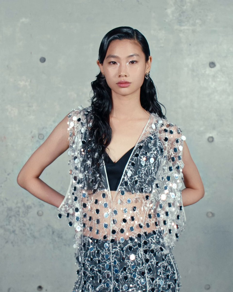 Women’s #LVVOYAGER Show. #LiuYifei, #AmberLiu, #DuJuan, #OuyangNana, #ChloeGraceMoretz, and #Hoyeon attended Nicolas Ghesquiere's #LVPREFALL24 Collection unveiling in Shanghai. Watch the full show at #NicolasGhesquiere #LouisVuitton