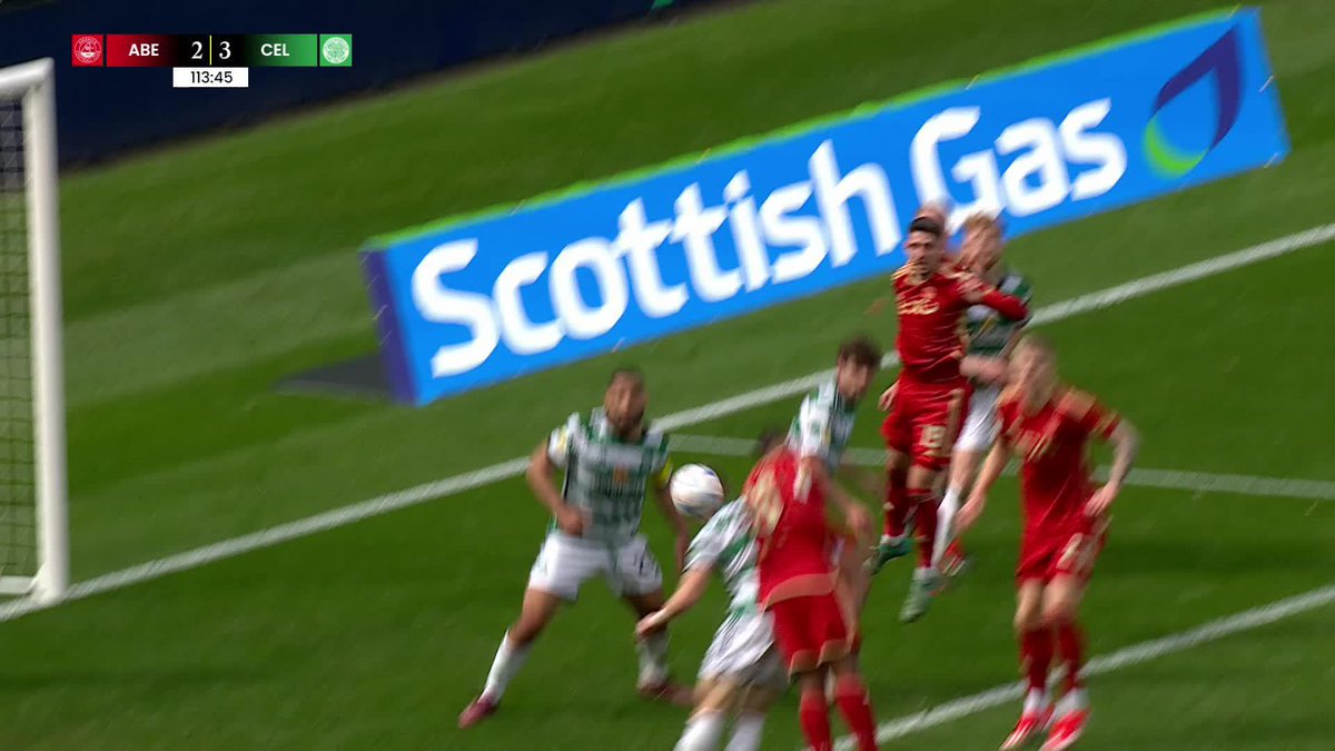 "I think that is incredibly harsh." 🗣️ A big penalty appeal for Aberdeen, but a free kick is awarded for an incident just before the challenge