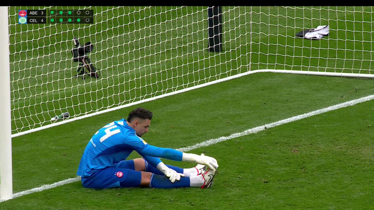 As if penalty shootouts weren't dramatic enough! 😅 A break to treat Roos and it leads to a miss for his teammate Ryan Duncan 😬 #ScottishCup