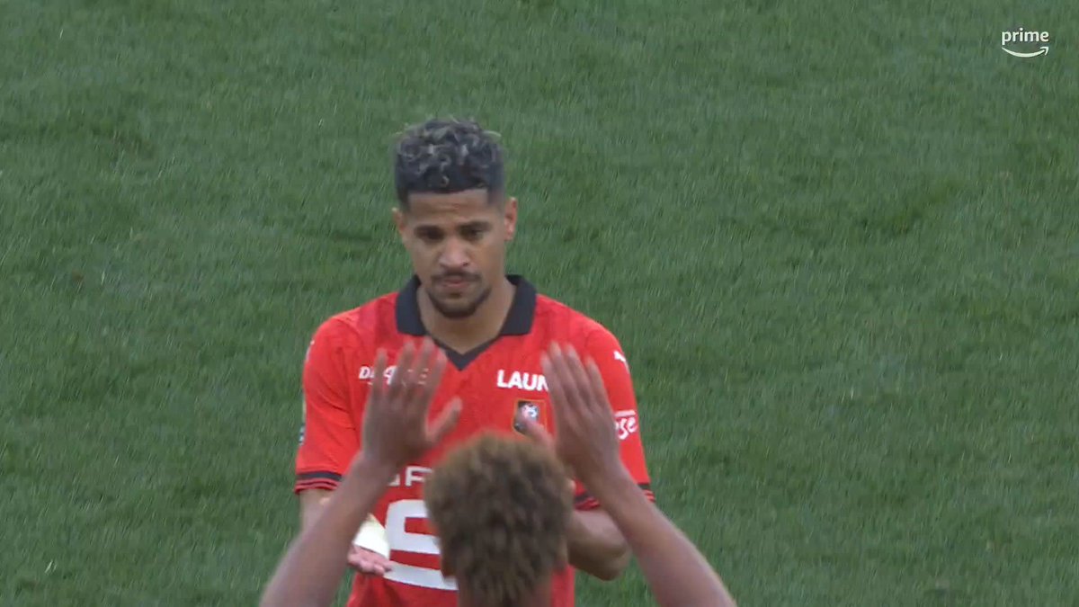 🥶 La sortie de Ludovic Blas sous les sifflets de la Beaujoire ! #FCNSRFC