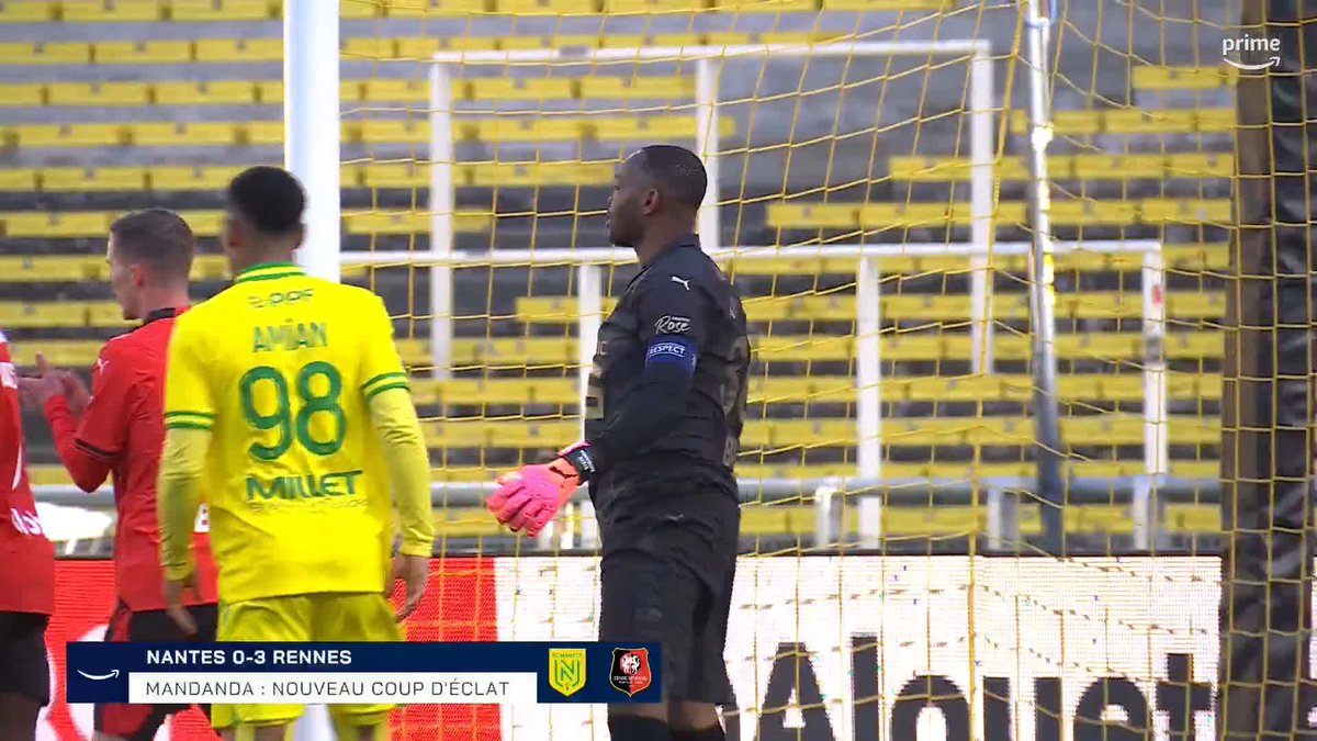 💬 : "Le joueur est impressionnant, l'homme est impressionnant, le leader est impressionnant." 🫶🏼 Les éloges de Julien Stéphan après le match XXL de Steve Mandanda ! #FCNSRFC