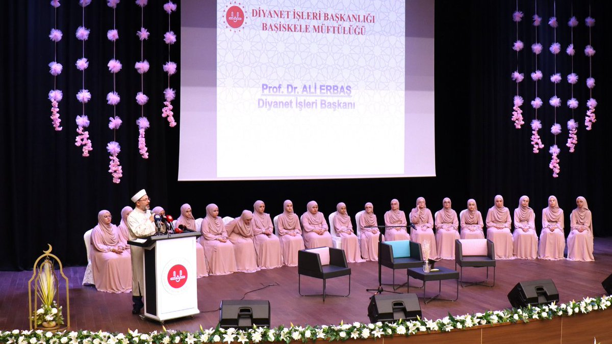 Kocaeli Başiskele İlçe Müftülüğümüz tarafından düzenlenen “Müzehhibe Fatma Aydın İmam Hatip Ortaokulu ve Kız Kur’an Kursu Hafızlık İcazet Merasimi”ne katıldık. Cenab-ı Hak bugün icazetini alan hafızlarımıza hafız olmalarını nasip ettiği gibi son nefeslerine kadar hafız kalmalarını da nasip eylesin.