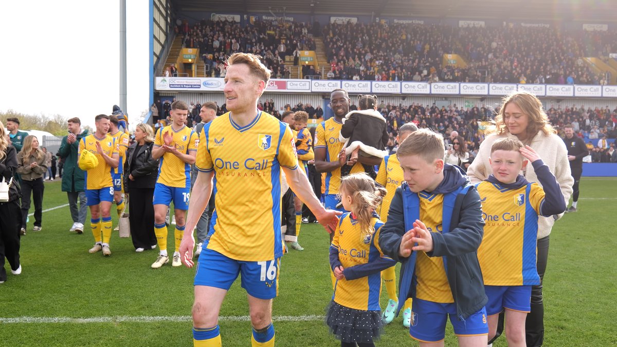 🙌 Full-time following our final home game of a spectacular season. Thank you for your support. 👏 #Stags 🟡🔵