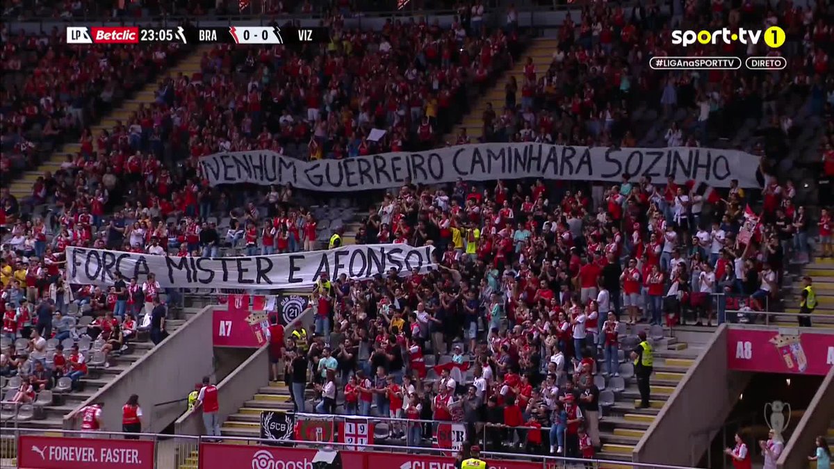 Ao minuto 23, houve um minuto de aplausos em Braga em apoio ao treinador Rui Duarte, que perdeu o filho de apenas 23 anos. ❤️