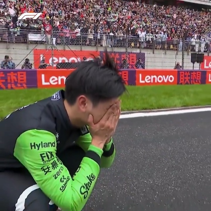 An emotional end to his first home race 周冠宇 | Zhou Guanyu 🇨🇳 pays tribute to the Chinese fans 😊 #F1 #ChineseGP