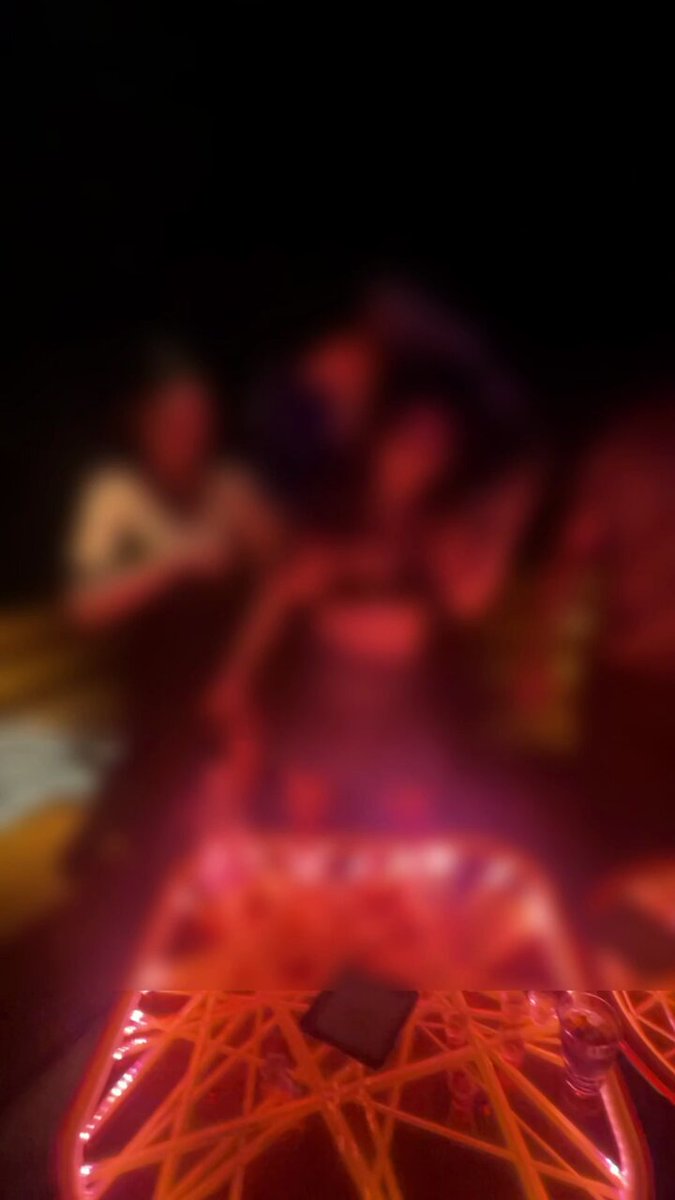 久違的夜店🤤 感謝大家願意讓我單男出席🫣 就喜歡喝的微醺跳整晚的感覺❤️ 但我說 不可能在夜店的包廂脫成這樣吧🤣 還以為是在摩鐵房間內欸😳😳 ❤️P&R❤️ Hen&Sandra P&J情侶 玩沙⛔️ 宇&巧 Yu&Qiao💋 寶藏女孩VS彬棒男孩