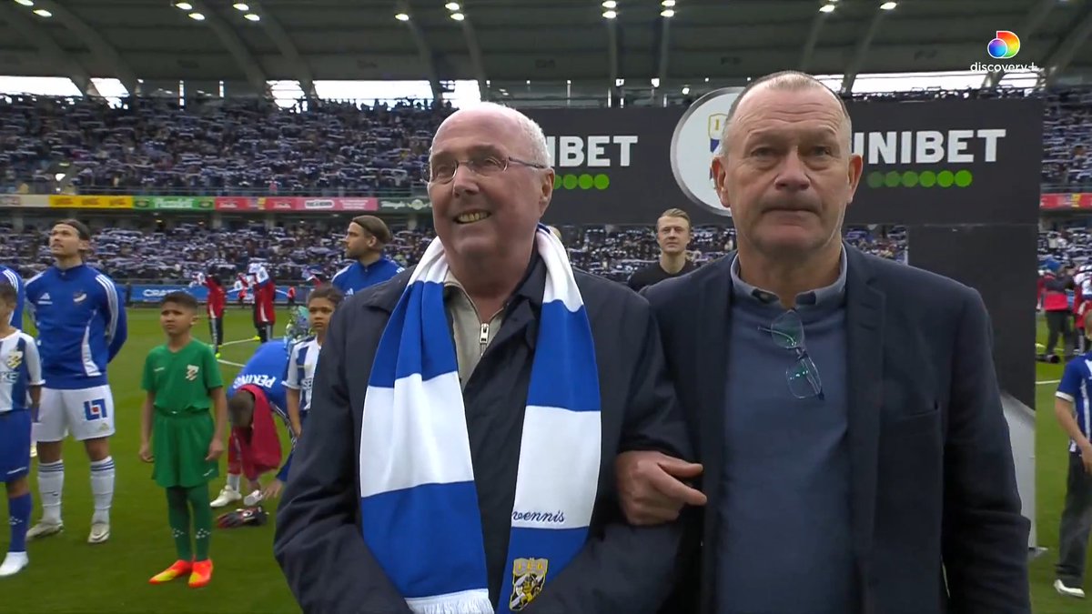 Beautiful scenes as Sven-Goran Eriksson returns to IFK Gothenburg, a club he won the UEFA Cup with over 40 years ago 🇸🇪❤️ Eriksson is on a football farewell tour since revealing his terminal cancer diagnosis 🙏