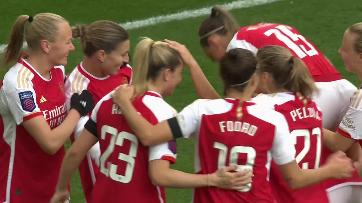 😲 The assist from Steph Catley 👌 The finish from Alessia Russo