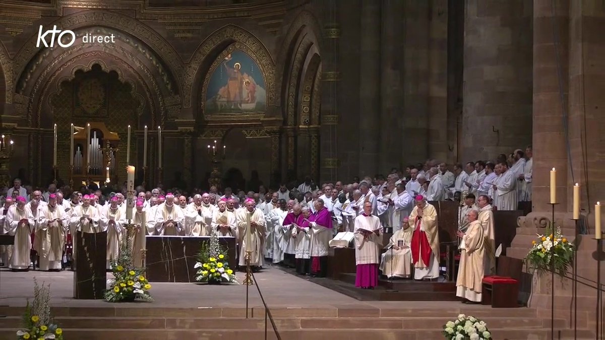 🔴 « Domine salvam fac rempublicam, et exaudi nos in die qua invocaverimus te » La prière #concordataire, propre au régime spécifique des diocèses de #Strasbourg et de #Metz, est chantée à la fin de la messe d'installation de Mgr Delannoy. 👉 Diocèse Strasbourg