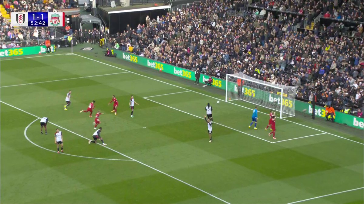 What a FIRST Premier League goal from Ryan Gravenberch! 😍