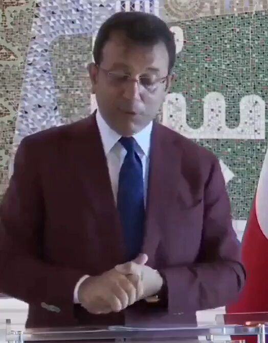 Mehmet Şimşek'i "Yerel Halk" dedi diye linç eden muhalif gazeteci, trol ve medyası. Bakın Ekrem İmamoğlu'da "Yerel Halk" diyor. Hadi yiyorsa onu da linç etsenize. Yemez dimi mamanız kesilir. İkiyüzlüler sizi..