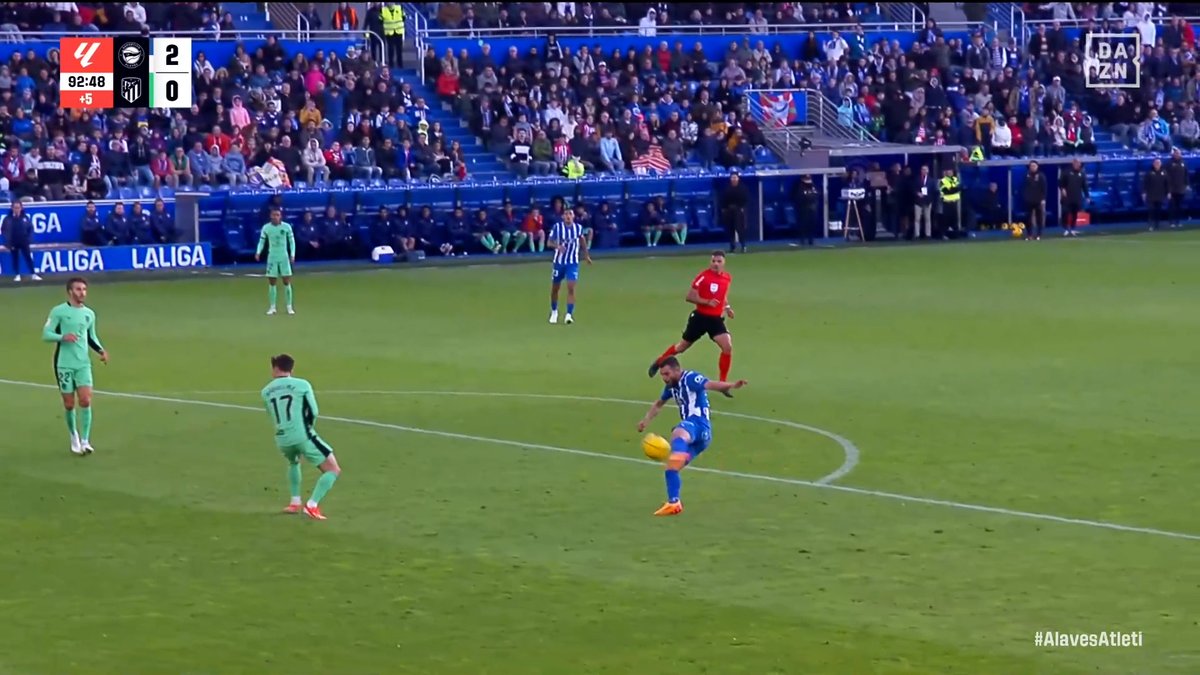 ¡UNA VOLEA SALVAJE! 🔥 La obra de arte de Luis Rioja contra el Atlético de Madrid 🚀 #LALIGAenDAZN ⚽