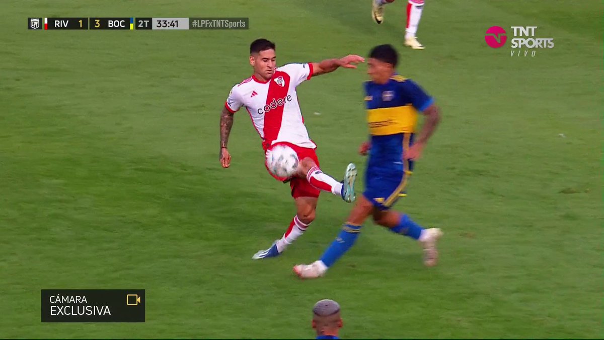 OTRA ROJA QUE FALCÓN PÉREZ Y BALIÑO EN EL VAR NO DIERON.