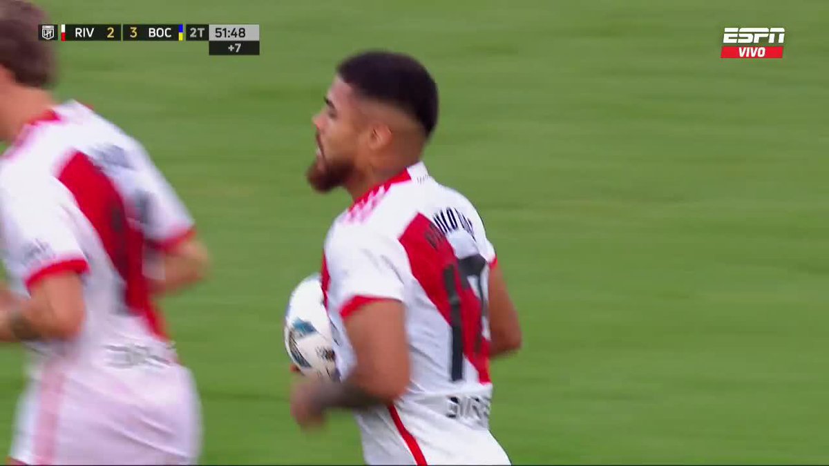 Miren a Paulo Díaz buscando el gol como loco contra Boca Juniors. Puro amor propio del chileno. El mejor jugador de River Plate en las últimas temporadas. El capitán sin cinta.