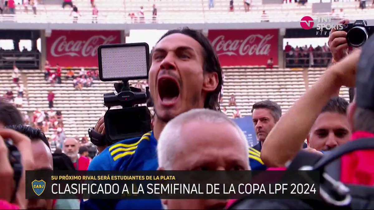 🏹 LOCURAAAAAAAA ASÍ SE RETIRABA CAVANI DE LA CANCHA.
