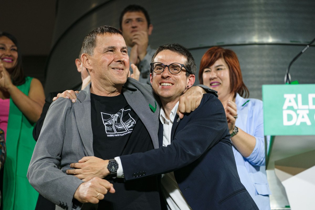 Somos la primera fuerza abertzale de Euskal Herria con mayor distancia que ayer. La izquierda independista vasca ha sobrepasado los 400.000 votos en el conjunto de Euskal Herria. Arnaldo Otegi 🔻 | #AldaketaDaOrain