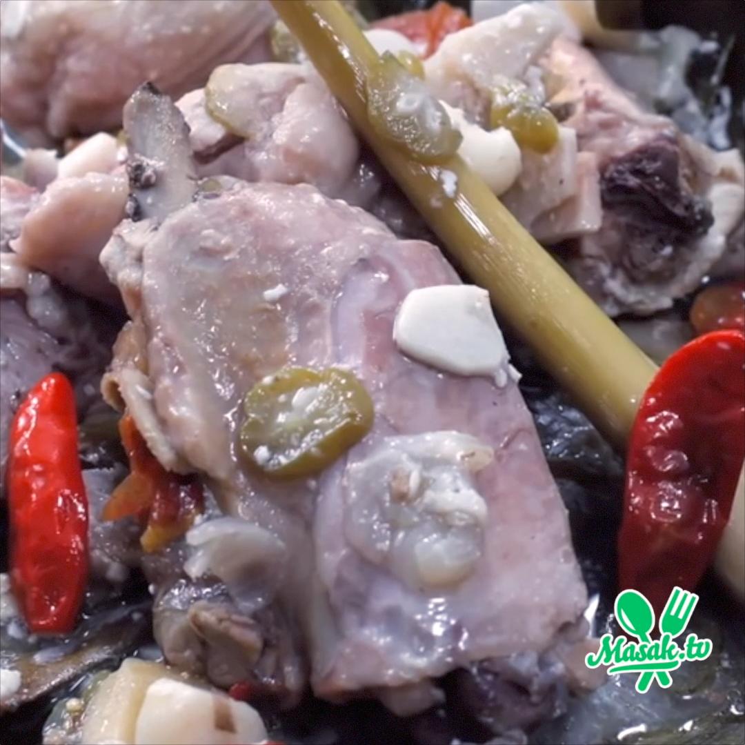 Garang asem ayam bisa jadi opsi menarik nih buat makan siang..