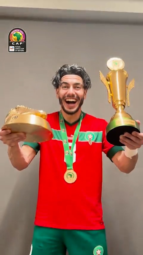 الأبطال يحتفلون مع الكأس 🏆🇲🇦❤️ #AFCONFutsal2024